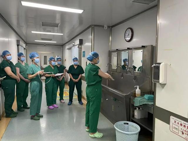 拯救生命 清洁双手 ——手术室外科手消毒操纵技术大练兵