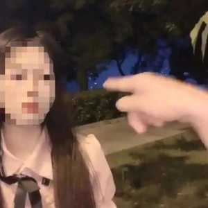 21岁女主播造剧本上演“公园赶人打人”，只为吸粉变现。平台对其封号，已被行拘