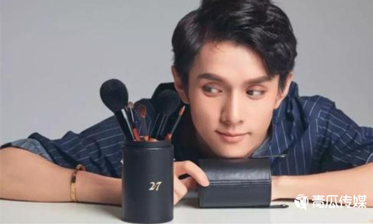 谁能打败李佳琦？