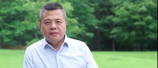 曾在31岁成为中国首富，做过比王者荣耀更火的游戏，前几年，他被迫退隐江湖