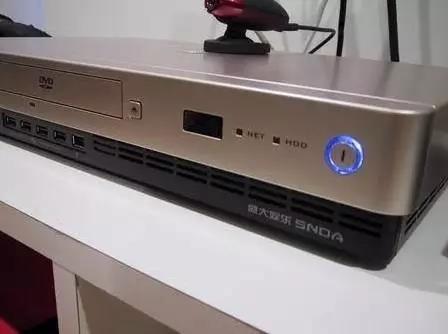 曾在31岁成为中国首富，做过比王者荣耀更火的游戏，前几年，他被迫退隐江湖