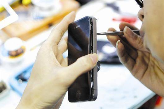 iPhone“周边创业”：有人已从中赚到N套学区房