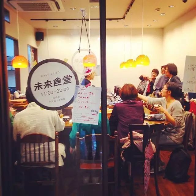 每天只卖一道菜，吃饭不要钱，每周就上五天班竟然还能月入120万，疯了吗？