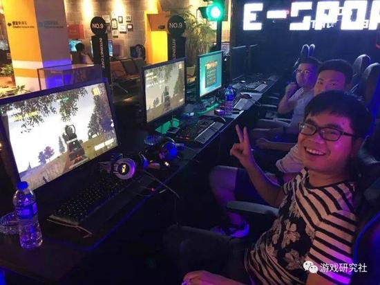 烂优化带来的意外红利：被“吃鸡”救活的网吧